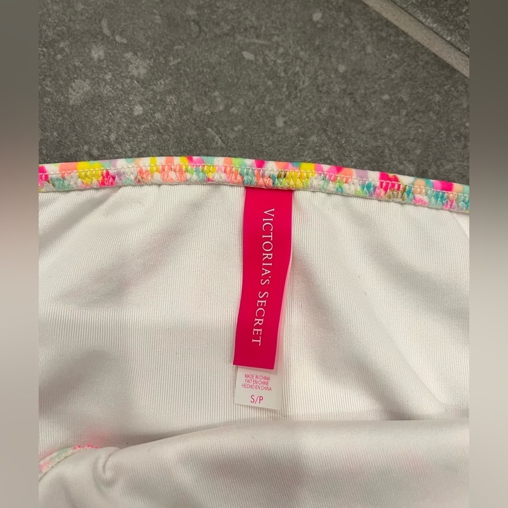 Victoria’s Secret Bikini Bottoms - Picture 3 of 4